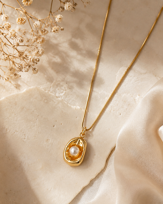 Pearl Glow Pendant Necklace
